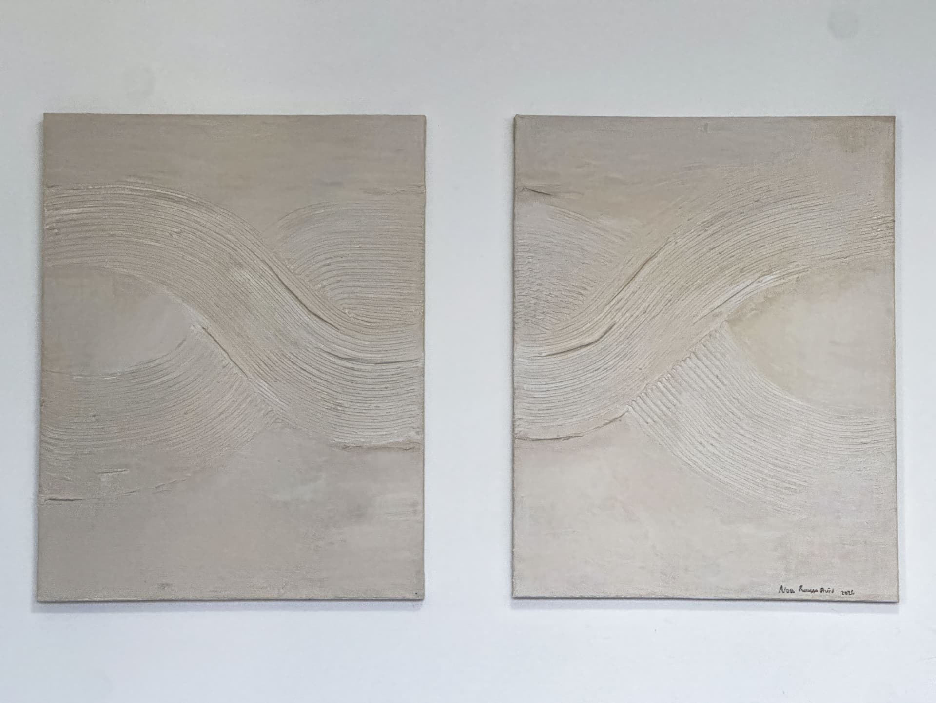 Infinity Mono, beige and white textured diptych commissioned from Noa Rousso Aviv